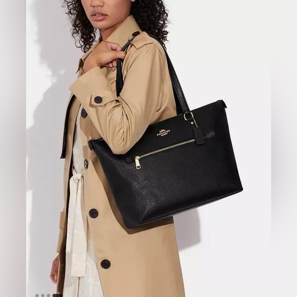 Coach Handbags - 🔥 GORGEOUS COACH GALLERY BLACK LEATHER TOTE BAG. 🔥